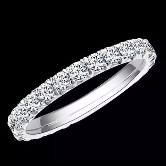 Round brilliant eternity wedding band - Picture 4 of 10